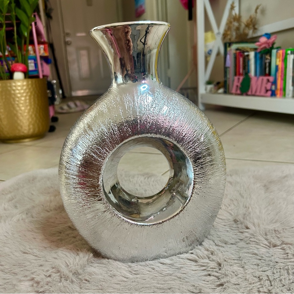 La Casa Bella Brushed Silver Donut Vase